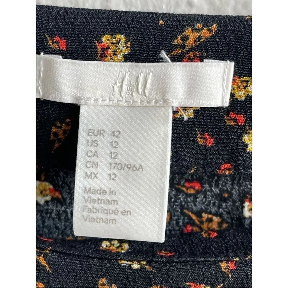 💙H & M Floral Blouse - Picture 2 of 6